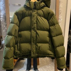 Aritzia Super Puff Shorty